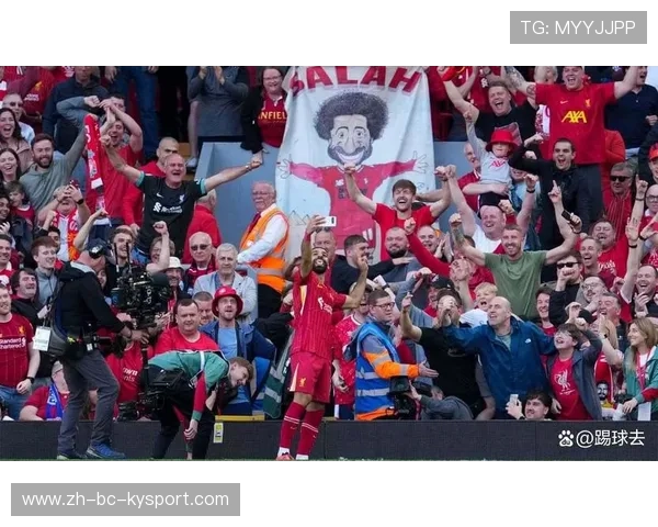 利物浦球队举行庆祝活动，感谢球迷支持，利物浦官方球迷会